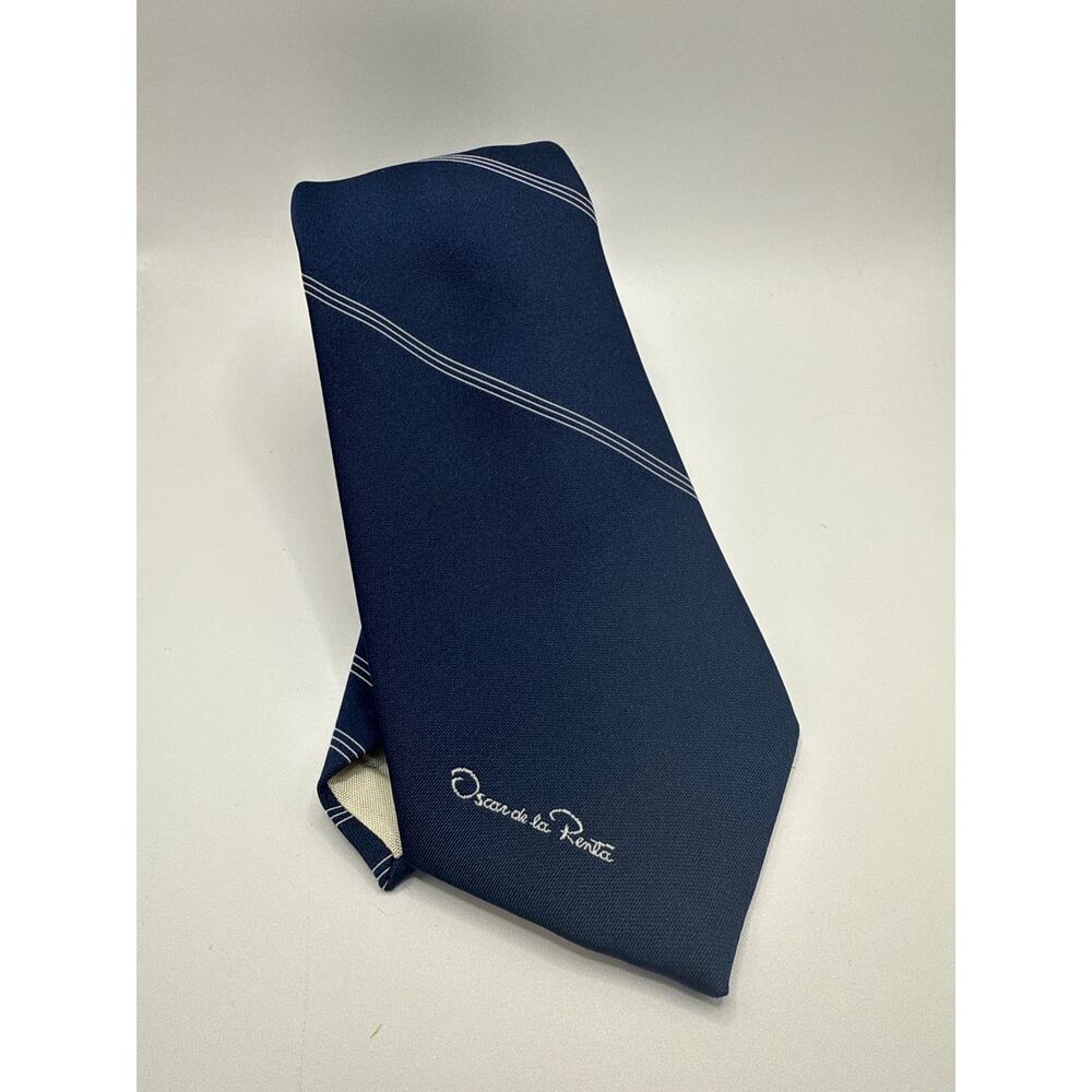 Oscar de la Renta vintage blue with white stripes tie